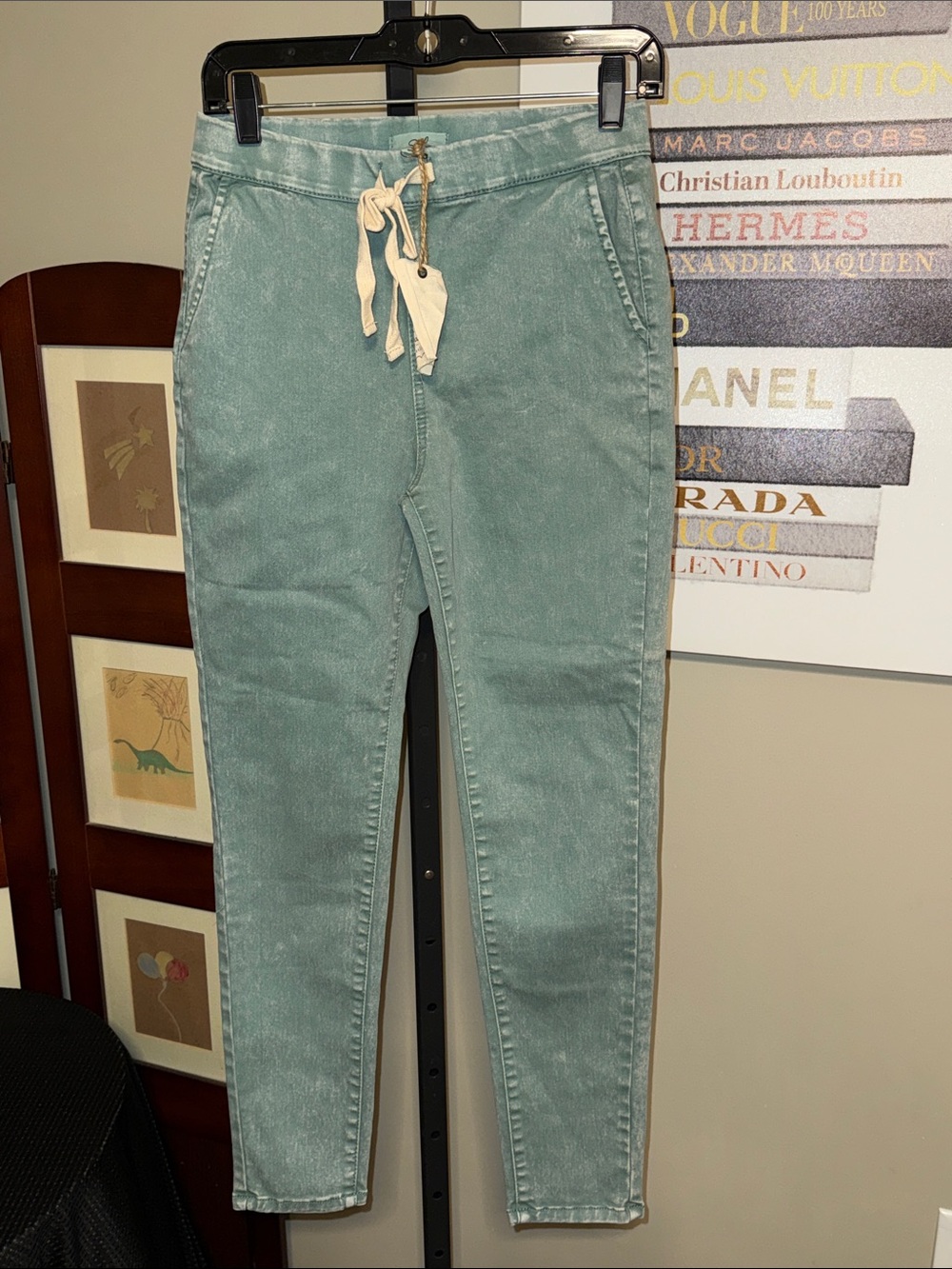 Easel Women’s Light wash pull on Jeggings